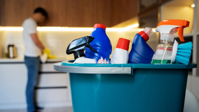 Jak wiele osób pracuje w branży środków czystości?