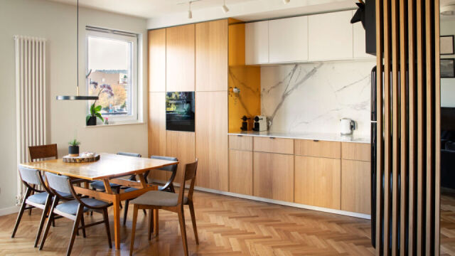 Drewniane panele podłogowe w kuchni - zalety i wady